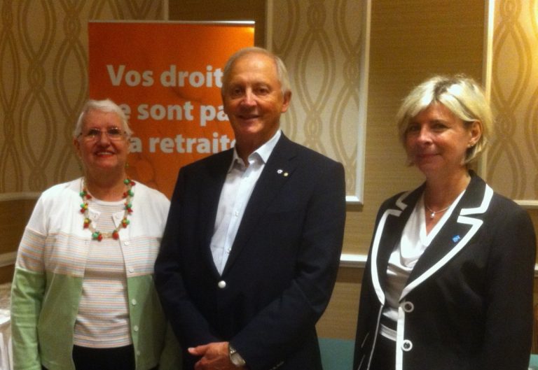Nicole Hébert, présidente régionale de l'AQRP pour Laval, Alban D'Amours, président du comité d’experts sur l’avenir du système de retraite québécois et Lyne Parent, présidente de l'AQRP. 