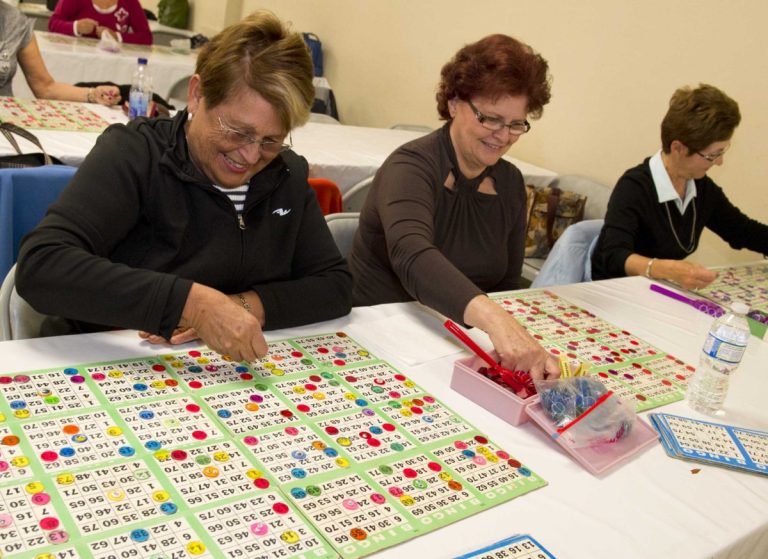 Bingo, cartes, danse, billard, les clubs d’âge d’or multiplient les activités pour leurs membres. (Photo: Courtoisie)