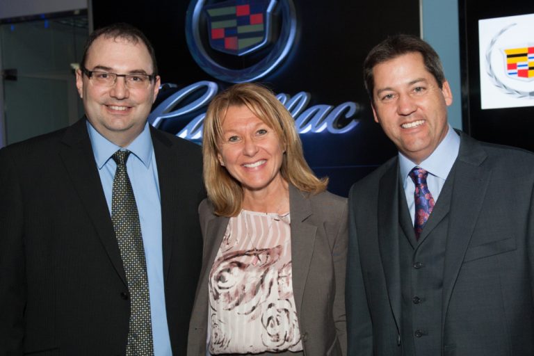 François Levac, directeur général de Cadillac Laval et organisateur de la soirée; Aline Scrive, conseillère publicitaire, Courrier Laval et Marc Bourassa, président, Groupe Bourassa.