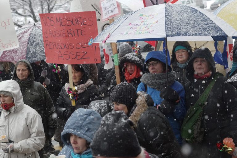 Près d’une centaine de personnes ont pris part au rassemblement, le 17 novembre.