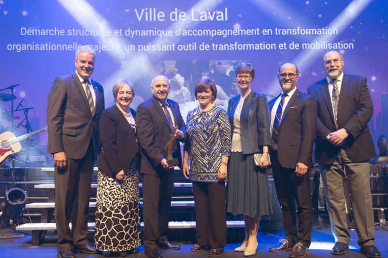 En mai 2016, la Ville de Laval avait reçu le mérite Ovation municipale pour la réorganisation de fond en comble de l'appareil municipal.