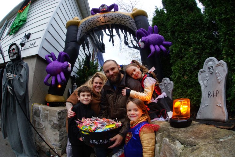 Pour la famille Scott, près du boulevard Roi-du-Nord, dans Sainte-Rose, l'esprit d'Halloween est d'une importance capitale.