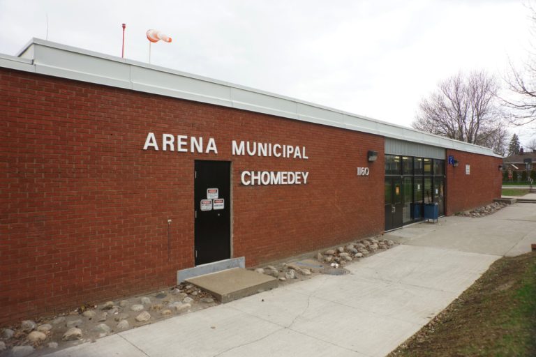 L'aréna Chomedey est fermé pour une durée indéterminée.