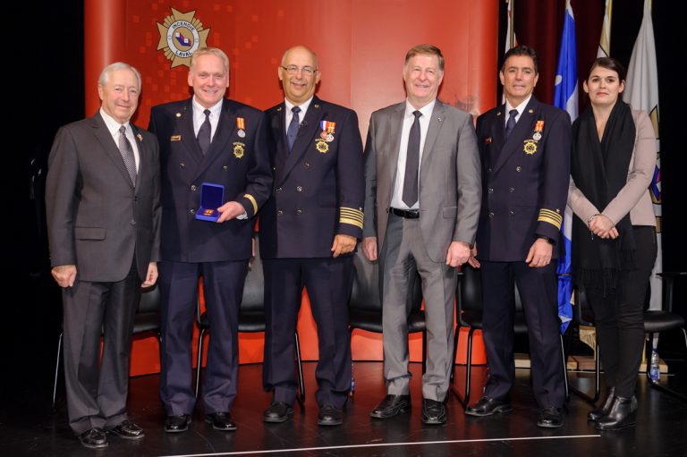 De nombreux pompiers et citoyens ont reçu des honneurs en présence notamment d'élus municipaux.