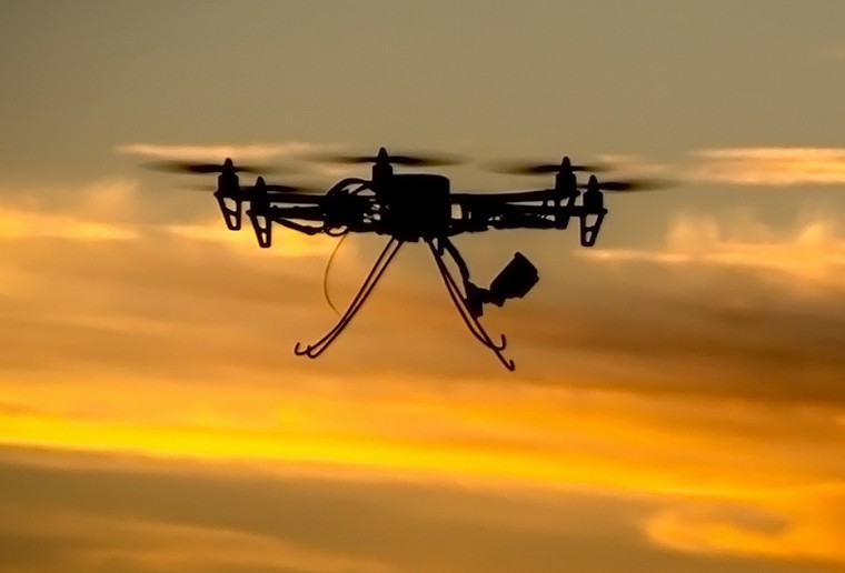 À l'aide d'un drone, l'accusé aurait transporté des stupéfiants en direction de la prison de Bordeaux.