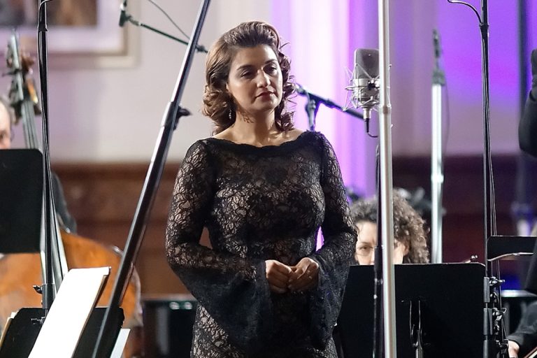 L'OSL et la soprano Isabel Bayrakdarian renforcent une collaboration amorcée en mars 2015 avec l'enregistrement du dernier album de l'orchestre lavallois.
