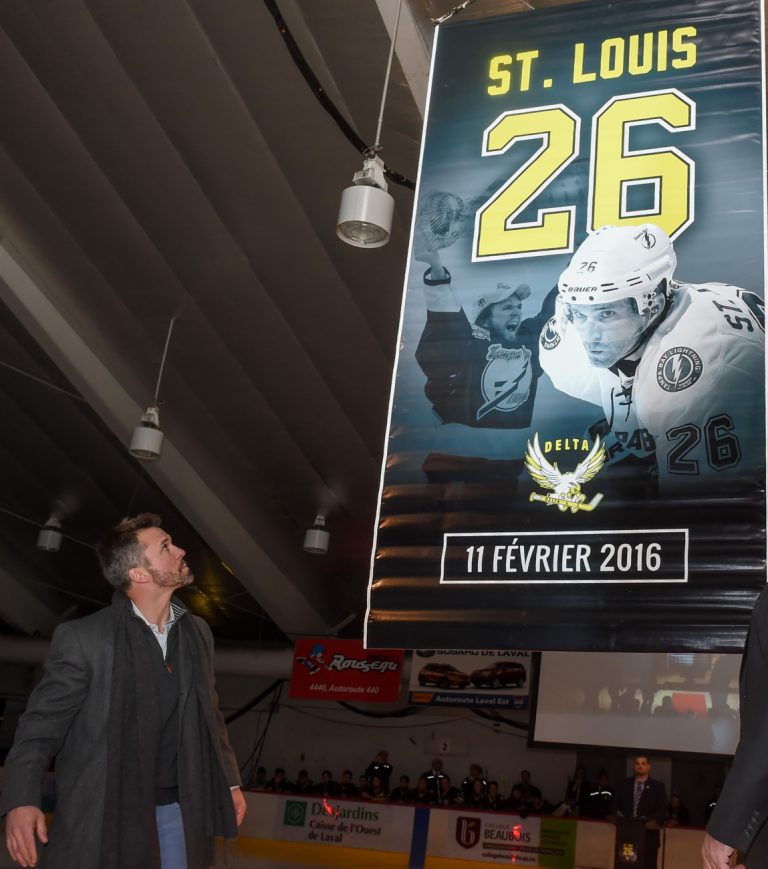 Martn St-Louis verra cette bannière à l'aréna qui portera son nom.