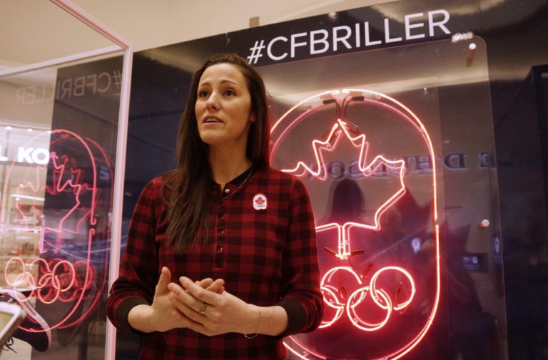Charline Labonté était de passage au Carrefour Laval, le 8 février, pour inviter les gens à encourager les athlètes aux Jeux de PyeonChang.