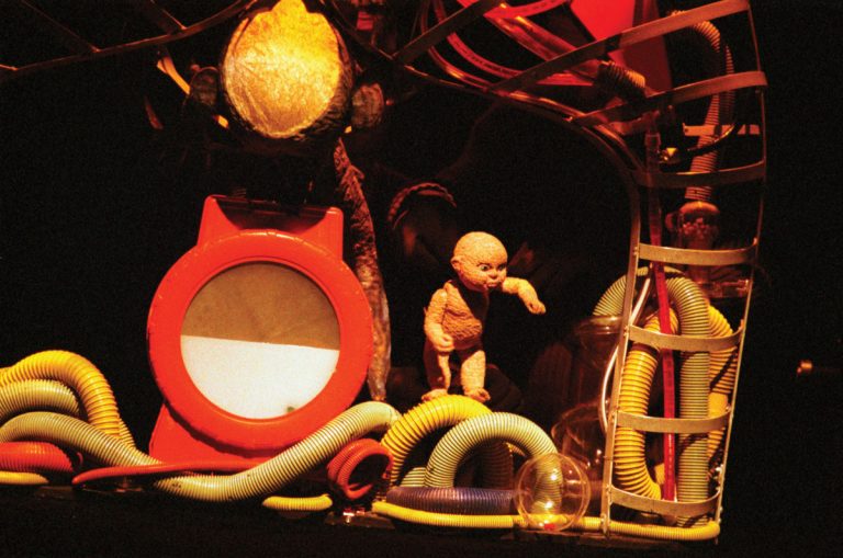 Il y a 15 ans, le Théâtre Motus avait révolutionné le monde de la marionnette jeune public avec ce spectacle touchant et poétique.