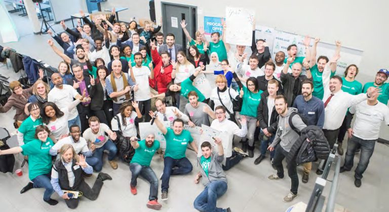 Les bénévoles et participants de la première cohorte du Startup Weekend Laval tenu au Centre de formation du Collège Montmorency.