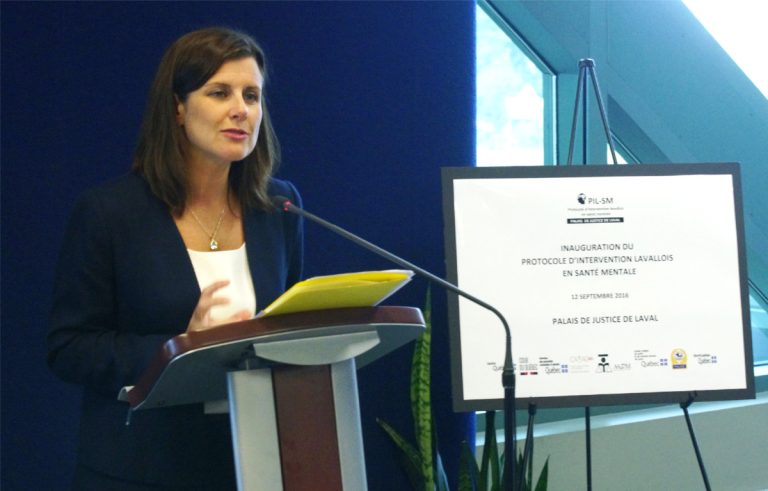 La ministre de la Justice, Stéphanie Vallée, était de passage pour souligner l'initiative lavalloise.