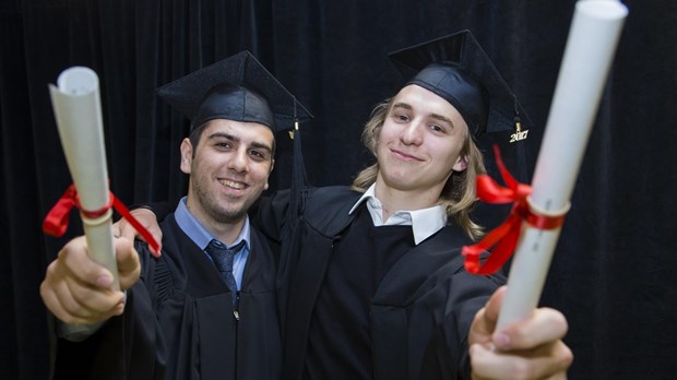 Plus de 500 étudiants de la cuvée 2016-2017 ont obtenu leur diplôme au Collège Montmorency.