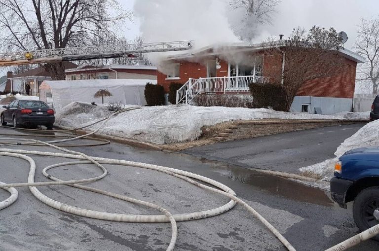 Ce type d'incendie sournois dans des maisons affaiblit le plancher qui peut soudainement s'écrouler sous le poids de résidents ou pompiers.