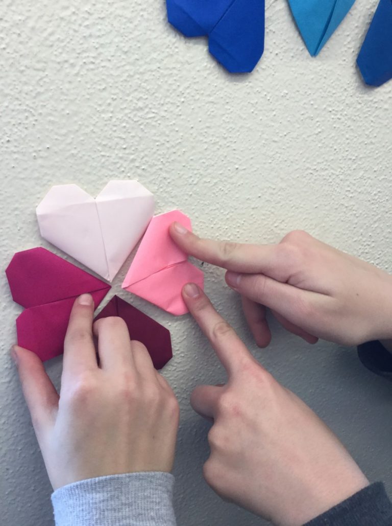 Les élèves ont participé à cette expérience enrichissante d'origami.