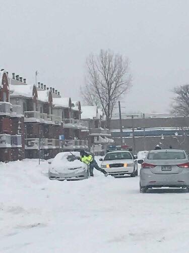 Le plan d'urgence neige de la Ville de Laval demande aux policiers de soutenir le déploiement des déneigeuses.