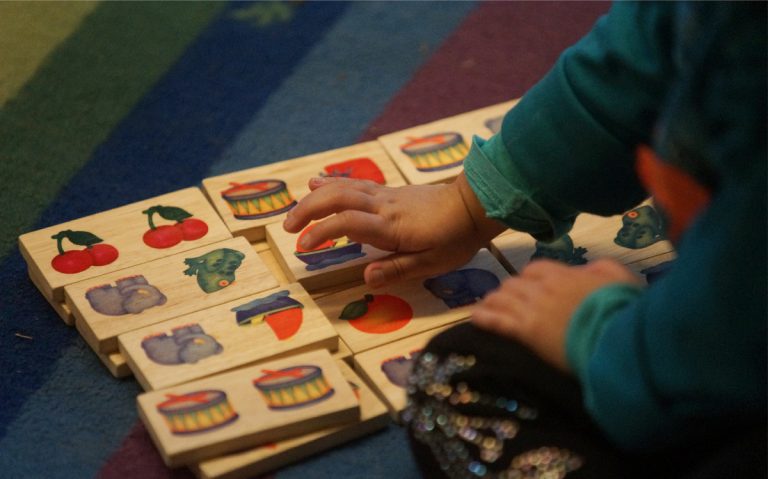 La décision du gouvernement du Québec de créer des nouvelles classes de maternelle 4 ans à temps plein en milieu défavorisé ne laisse personne indifférent.