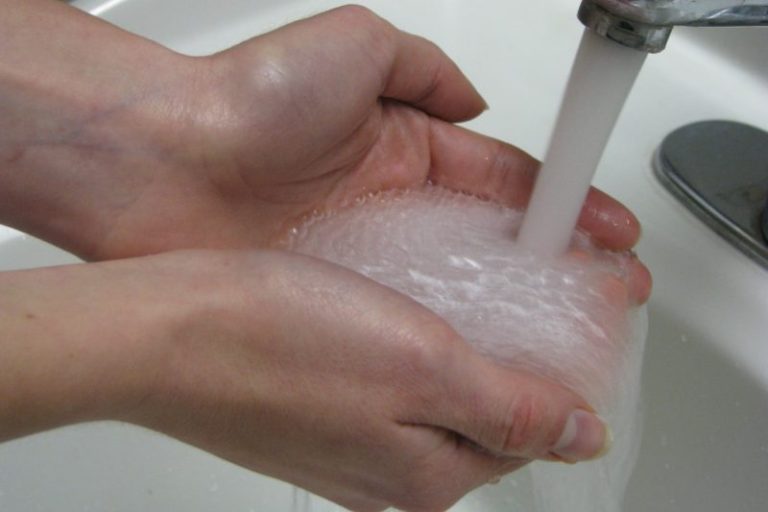 Se laver les mains régulièrement est impérieux pour prévenir et guérir ces virus.