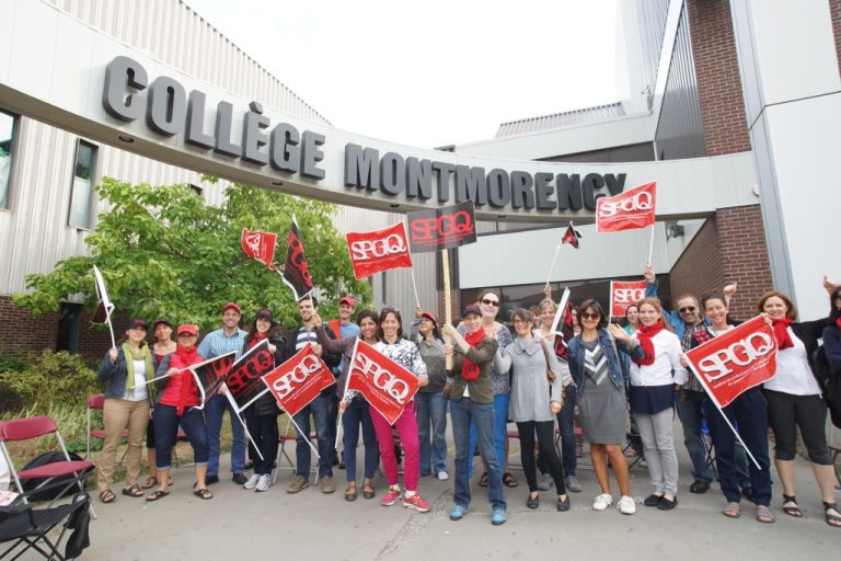 Les professionnels ont fait un piquet de grève devant le Collège Montmorency, le 20 septembre.