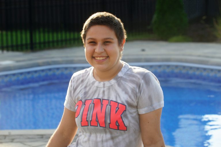 Un sourire qui dit tout! Signé Dania Kayali, survivante d'un cancer des os.
