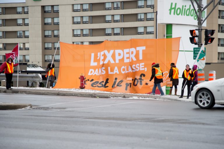 Les éducateurs avaient une message pour le ministre Proulx: L'expert dans la classe, c'est le prof.