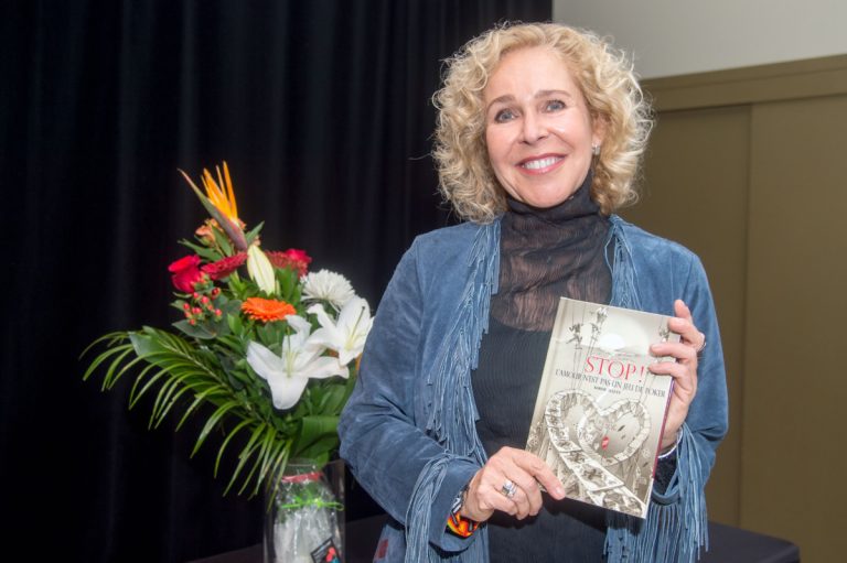 Korine Hazan a lancé son livre devant famille, amis et admirateurs, à la Maison des arts de Laval, fin octobre.
