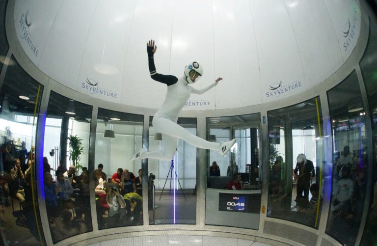 Plus de 250 athlètes ont pris part au Championnat du monde de chute libre aux installations du 2700, avenue du Cosmodôme.