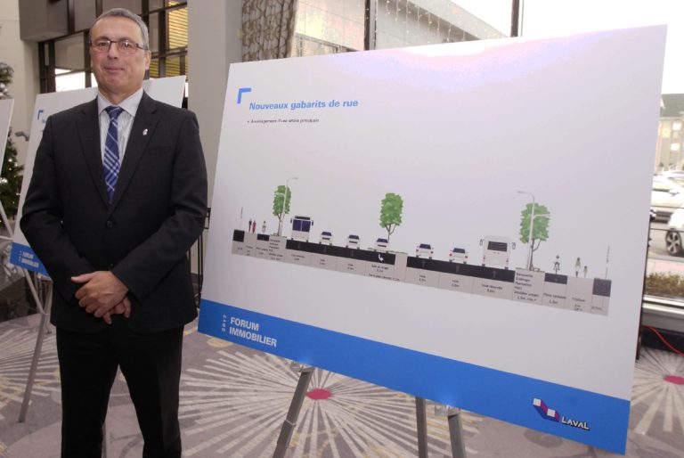 Clément Bilodeau, directeur général adjoint-Développement durable, fier de la mise en place de nouveaux gabarits de rue.