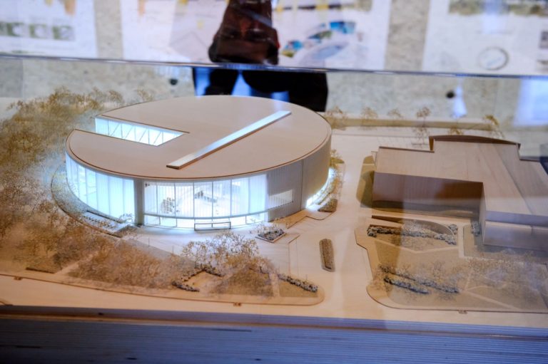 La maquette du futur Complexe aquatique a été exposée à l'hôtel de ville durant le mois d'avril.