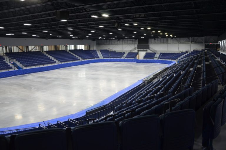 La glace olympique accueillera notamment le patin libre, le patinage artistique et de vitesse.