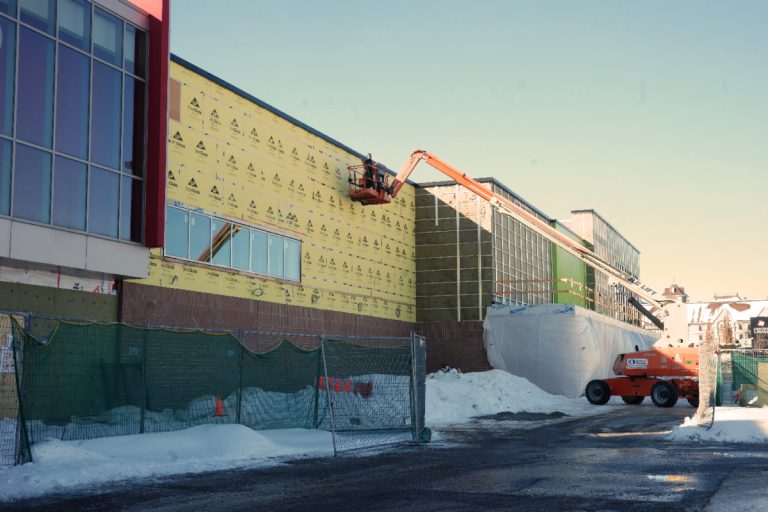 En vue d'y accueillir deux grandes bannières, le Centre Laval est à effectuer des travaux de réaménagement d'envergure dans le vaste espace commercial laissé vacant en 2015 à la suite de la faillite de Target.