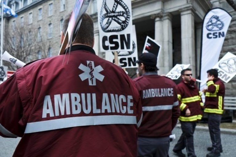 Les paramédics d'Urgences-santé de la région sont en grève, avec maintien des services essentiels, depuis le 5 février.