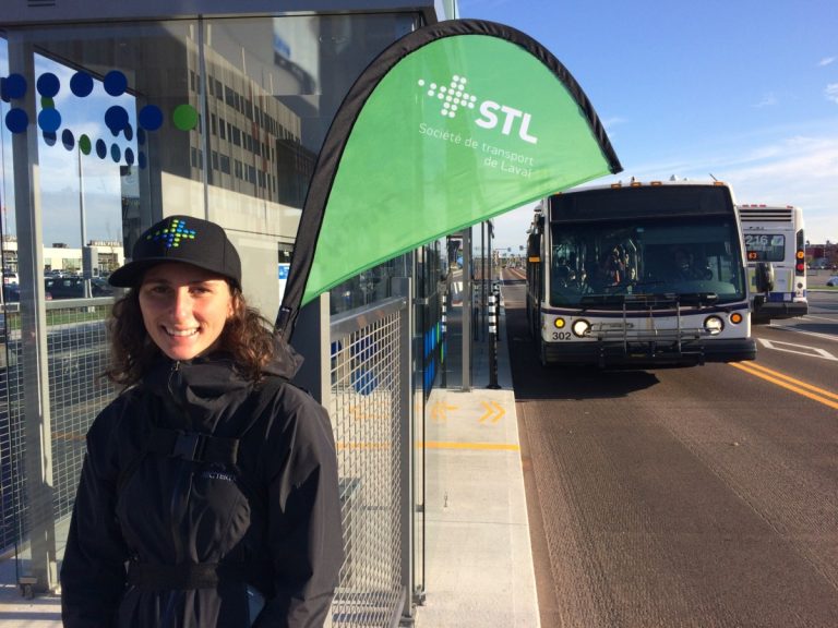 Avec ses collègues de brigade d’information de la STL, Leïla Chevrier-Foundy a informé et dirigé de nombreux usagers pour l'usage de ces nouvelles stations d'autobus.