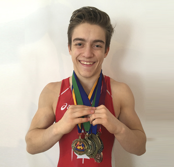 Nataël Cantin collectionne les médailles en lutte olympique.