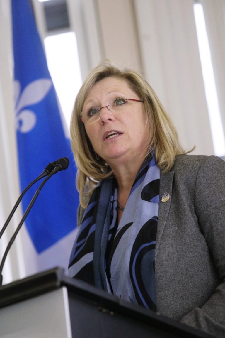 La ministre responsable des Aînés, Francine Charbonneau, a annoncé cette aide financière provenant de l’investissement de 11 M $ annoncé le 6 février pour la réalisation de 107 projets à travers le Québec.