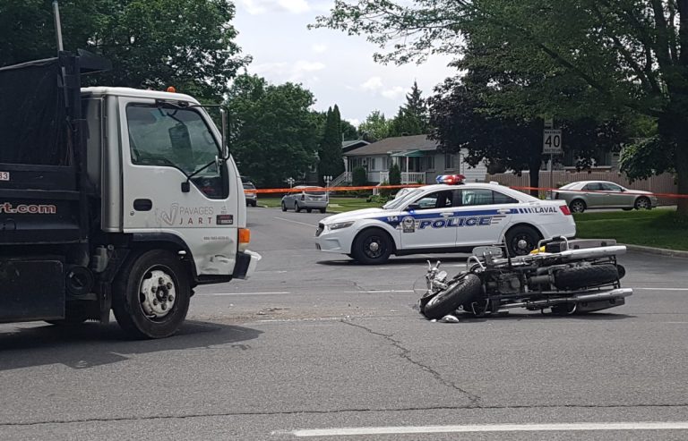 Après la collision entre un motocycliste et un camion-remorque, la Police de Laval déploiera différentes mesures pour sensibiliser les conducteurs à demeurer vigilants sur la route.