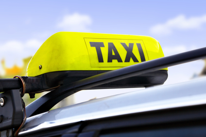 «Un chauffeur de taxi doit avoir un comportement exemplaire, respectueux envers les personnes transportées et se doit de ne pas poser des gestes qui portent atteinte à l’intégrité d’une personne», peut-on lire dans la décision de la CTQ.