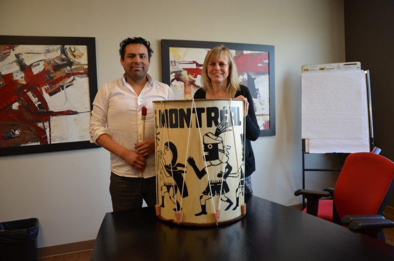 Nathalie Léonard a reproduit une fresque péruvienne sur des tambours de tradition andine, à la demande de Francisco Ruiz, directeur et musicien au sein de Sikuris Montréal.