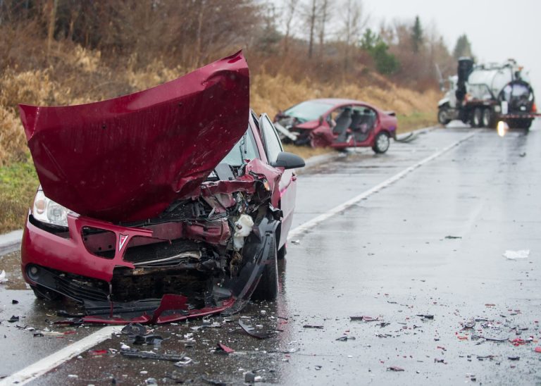 Malgré l'état des véhicules, on ne rapportait que des blessés dans cette collision survenue en décembre 2015 sur la 335.