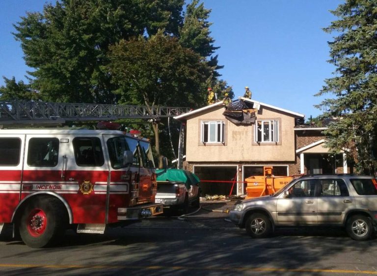 L’incendie, même s’il a été maîtrisé rapidement par les pompiers, a occasionné plusieurs dommages à la maison.