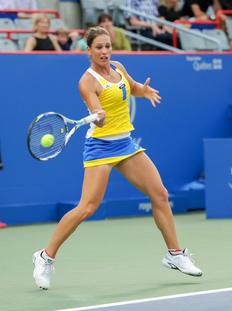 La Lavalloise Stéphanie Dubois est retraitée du tennis professionnel et maintenant elle transmet sa passion à titre d'entraîneuse.