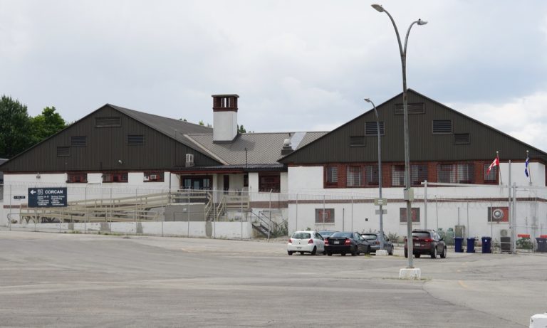 David a séjourné plus d'un mois au Centre de surveillance de l'immigration de Laval.