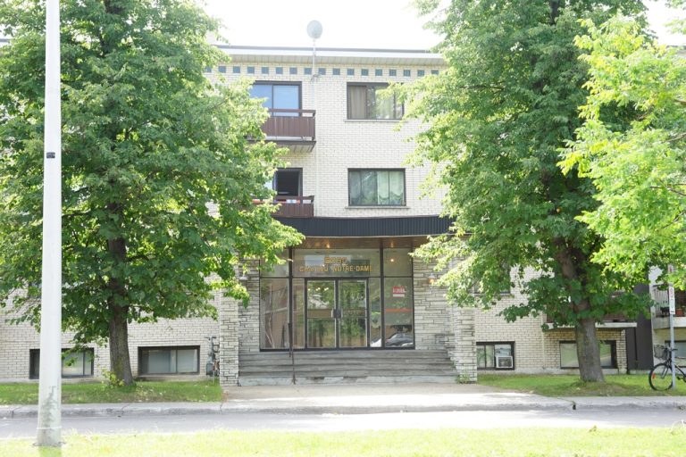 La chicane de voisins a eu lieu devant le 5090, boulevard Notre-Dame, à Chomedey.