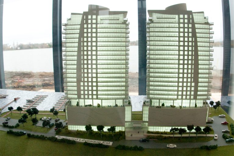 Le 15 octobre 2013, le comité consultatif d'urbanisme (CCU) recommandait au comité exécutif de la Ville de refuser la demande de Plan d'implantation et d'intégration architecturale des tours Le Commodore.