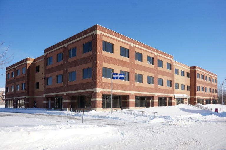 L'immeuble du 705, chemin du Trait-Carré accueillerait dès décembre le Centre de qualification professionnelle et d'entrepreneuriat de Laval (CQPEL).