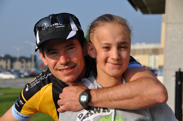 La motivation d’Alain Brouillard à participer à ce défi sportif d’une année à l’autre vient de son jumelage avec Émilie, une jeune fille de 15 ans atteinte du cancer.