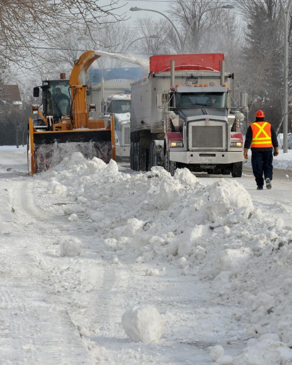Le 21 février en fin de journée, les opérations de chargement de la neige dans les camions étaient pratiquement toutes complétées.