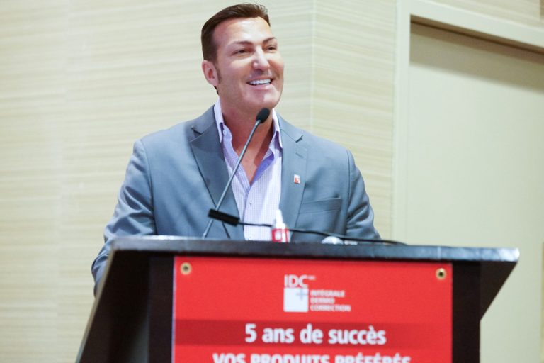 Dr Éric Dupont lors de la formation qu’il a donnée à Laval, le 17 février.