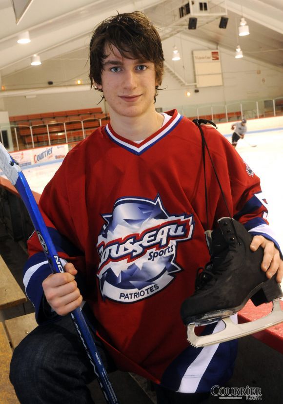 François-Xavier Ouellette excelle au hockey et en patinage artistique. (Photo: Martin Alarie)