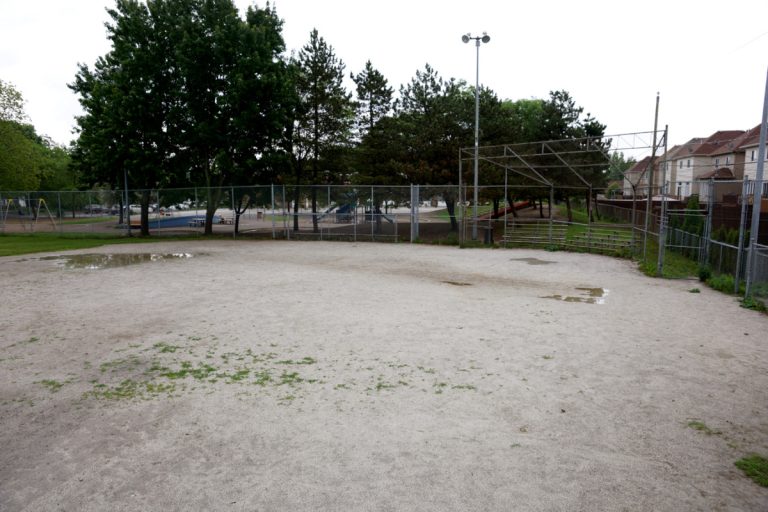 Ce parc de baseball fera place à un 2e pavillon pour l'école primaire L'Orée-des-Bois, à Fabreville.