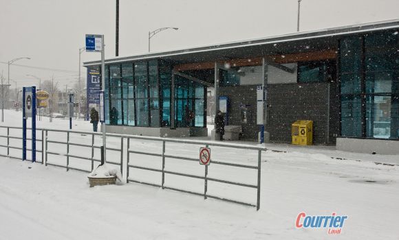 Plus aucun autobus lavallois ne se rend désormais au terminus Saint-Eustache (notre photo). Le circuit 8 du CIT-L a été créé en septembre, pour remplacer la 903. (Photo: Marc-André Ménard)